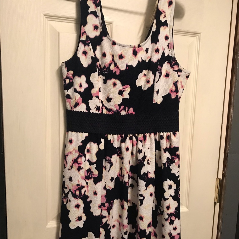 White and navy stretchy dress